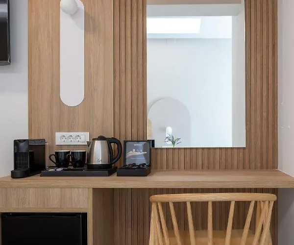 Epavli Grace מלון 4*